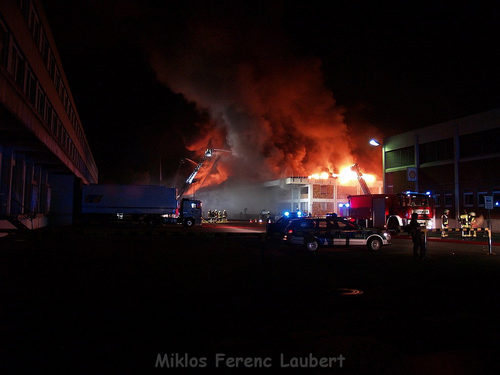 Grossbrand Halle auf dem Grossmarkt Koeln P490.JPG